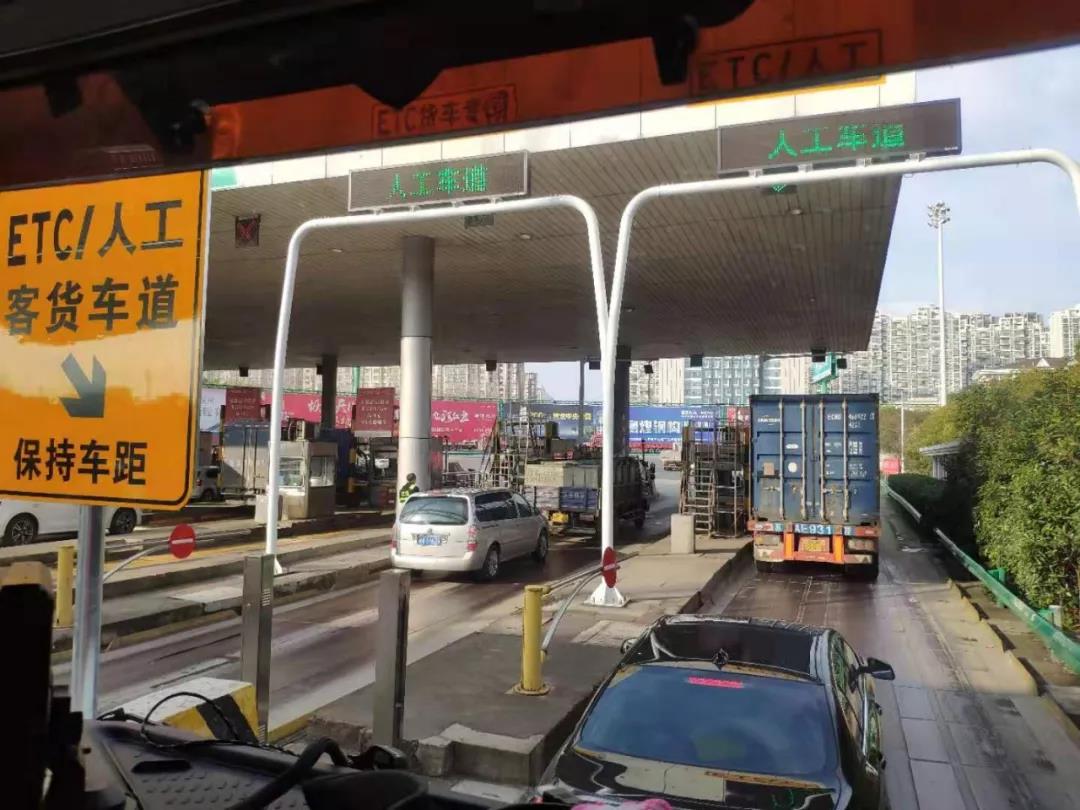 用了ETC為何更堵更貴？不少貨車感覺收費比以前高?
