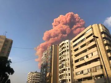 突發(fā)!史上最大港口大爆炸今晨發(fā)生在貝魯特:2700噸危險(xiǎn)品爆炸,傷亡超4000(圖5)